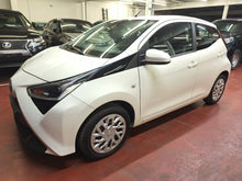 Load image into Gallery viewer, Toyota Aygo 1.0 Essence Manuelle 03 / 2021