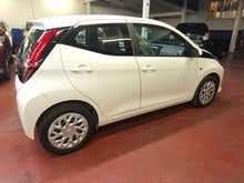 Load image into Gallery viewer, Toyota Aygo 1.0 Essence Manuelle 03 / 2021