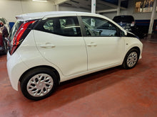 Load image into Gallery viewer, Toyota Aygo 1.0 Essence Manuelle 03 / 2021