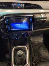 Load image into Gallery viewer, Toyota Hilux 2.4 Diesel 4x4 Manuelle 12 / 2016