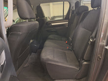 Load image into Gallery viewer, Toyota Hilux 2.4 Diesel 4x4 Manuelle 12 / 2016