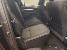 Load image into Gallery viewer, Toyota Hilux 2.4 Diesel 4x4 Manuelle 12 / 2016