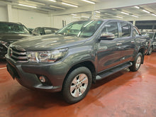 Load image into Gallery viewer, Toyota Hilux 2.4 Diesel 4x4 Manuelle 12 / 2016