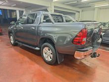 Load image into Gallery viewer, Toyota Hilux 2.4 Diesel 4x4 Manuelle 12 / 2016