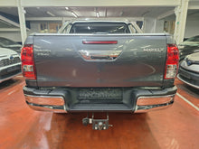 Load image into Gallery viewer, Toyota Hilux 2.4 Diesel 4x4 Manuelle 12 / 2016