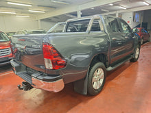Load image into Gallery viewer, Toyota Hilux 2.4 Diesel 4x4 Manuelle 12 / 2016
