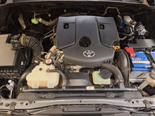 Load image into Gallery viewer, Toyota Hilux 2.4 Diesel Automatique 02 / 2018