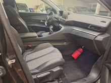 Load image into Gallery viewer, Peugeot 3008 1.2 Essence Manuelle 09 / 2019