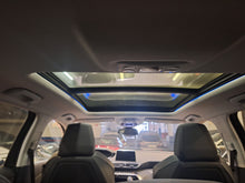 Load image into Gallery viewer, Peugeot 3008 1.2 Essence Manuelle 09 / 2019