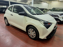 Charger l'image dans la galerie, Toyota Aygo 1.0 Essence Manuelle 08 / 2019