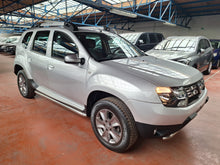 Load image into Gallery viewer, Dacia Duster 1.2 Essence Manuelle 01 / 2015