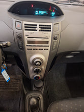 Charger l'image dans la galerie, Toyota Yaris 1.0 Essence Manuelle 07 / 2006