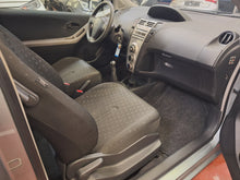 Charger l'image dans la galerie, Toyota Yaris 1.0 Essence Manuelle 07 / 2006