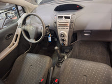 Charger l'image dans la galerie, Toyota Yaris 1.0 Essence Manuelle 07 / 2006