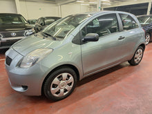 Charger l'image dans la galerie, Toyota Yaris 1.0 Essence Manuelle 07 / 2006