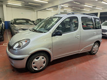 Charger l'image dans la galerie, Toyota Yaris Verso 1.3 Essence Manuelle 01 / 2003