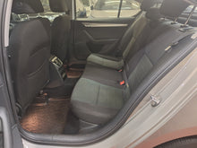 Charger l'image dans la galerie, Skoda Octavia 1.0 Essence Manuelle 05 / 2017