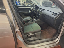 Charger l'image dans la galerie, Skoda Octavia 1.0 Essence Manuelle 05 / 2017