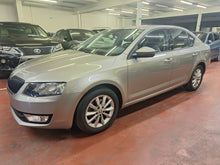 Charger l'image dans la galerie, Skoda Octavia 1.0 Essence Manuelle 05 / 2017