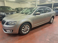 Charger l'image dans la galerie, Skoda Octavia 1.0 Essence Manuelle 05 / 2017