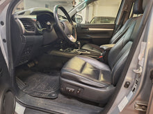 Charger l'image dans la galerie, Toyota Hilux 2.4 Diesel Automatique 11 / 2017
