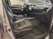 Charger l'image dans la galerie, Toyota Hilux 2.4 Diesel Automatique 11 / 2017