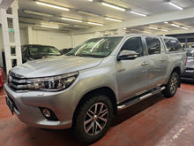 Charger l'image dans la galerie, Toyota Hilux 2.4 Diesel Automatique 11 / 2017