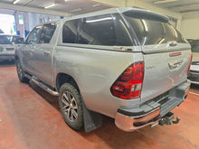 Charger l'image dans la galerie, Toyota Hilux 2.4 Diesel Automatique 11 / 2017