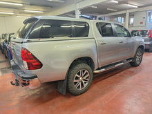 Charger l'image dans la galerie, Toyota Hilux 2.4 Diesel Automatique 11 / 2017