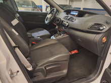 Load image into Gallery viewer, Renault Megane Scenic 1.2 Essence Manuelle 05 / 2013