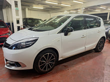 Load image into Gallery viewer, Renault Megane Scenic 1.2 Essence Manuelle 05 / 2013