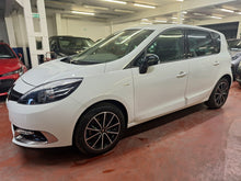 Load image into Gallery viewer, Renault Megane Scenic 1.2 Essence Manuelle 05 / 2013