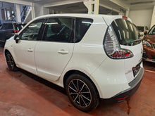Load image into Gallery viewer, Renault Megane Scenic 1.2 Essence Manuelle 05 / 2013
