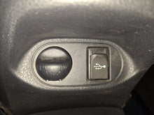 Charger l'image dans la galerie, Toyota Yaris 1.3 Essence Manuelle 04 / 2015