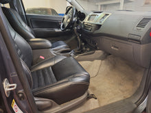 Charger l'image dans la galerie, Toyota Hilux 3.0 Diesel Manuelle 12 / 2012