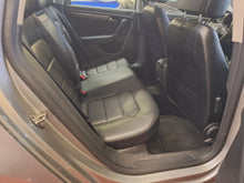 Load image into Gallery viewer, Volkswagen Passat 2.0 Diesel Automatique 06 / 2014