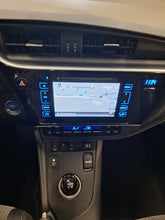 Charger l'image dans la galerie, Toyota Auris 1.8 Hybride Automatique 11 / 2015