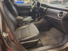 Charger l'image dans la galerie, Toyota Corolla 1.6 Essence Manuelle 07 / 2017