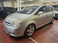 Load image into Gallery viewer, Toyota Corolla Verso 1.8 Essence 7 Places Automatique 03 / 2007