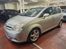 Load image into Gallery viewer, Toyota Corolla Verso 1.8 Essence 7 Places Automatique 03 / 2007