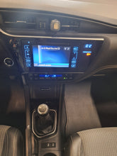 Charger l'image dans la galerie, Toyota Auris 1.2 Essence Manuelle 11 / 2015