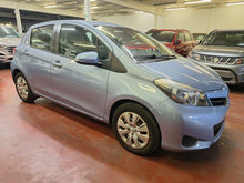 Charger l'image dans la galerie, Toyota Yaris 1.0 Essence Manuelle 06 / 2014