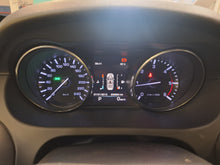 Load image into Gallery viewer, Land Rover Discovery Sport 2.0 Diesel Automatique  10 / 2015
