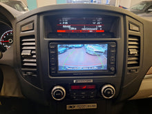 Afbeelding in Gallery-weergave laden, Mitsubishi Pajero 3.2 Diesel Utilitaire 7 Places Automatique 10 / 2013