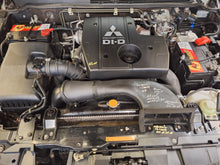 Afbeelding in Gallery-weergave laden, Mitsubishi Pajero 3.2 Diesel Utilitaire 7 Places Automatique 10 / 2013