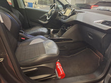Charger l'image dans la galerie, Peugeot 2008 1.2 Essence Manuelle 01 / 2017