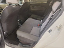 Charger l'image dans la galerie, Toyota Yaris 1.5 Hybride Automatique 01 / 2016