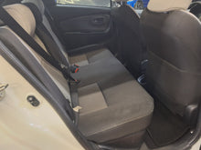 Charger l'image dans la galerie, Toyota Yaris 1.5 Hybride Automatique 01 / 2016