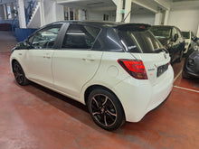 Charger l'image dans la galerie, Toyota Yaris 1.5 Hybride Automatique 01 / 2016