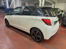 Charger l'image dans la galerie, Toyota Yaris 1.5 Hybride Automatique 01 / 2016